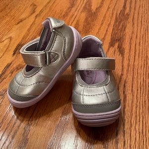 Surprize by Stride Rite Ashby Velcro Shoes. Size 4. (Baby Girl)